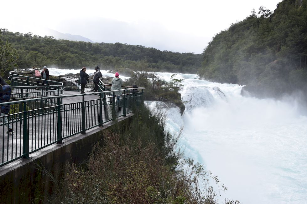 F083ap-938-1-Saltos del Petrohue-Rio-Petrohue-17-8-m.jpg